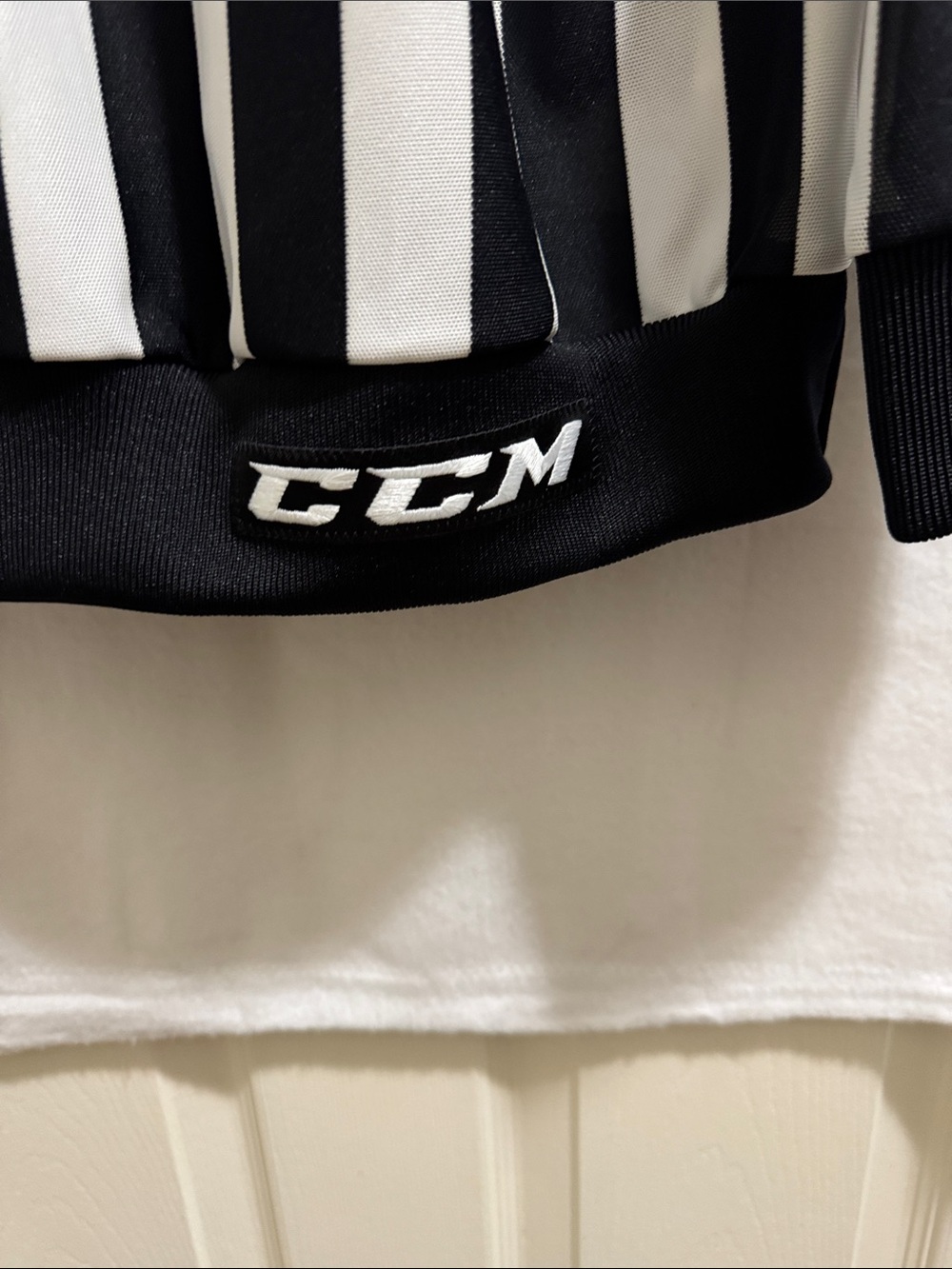 CCM- Black & White Striped Men’s Referee Pull over - Picture 3 of 5